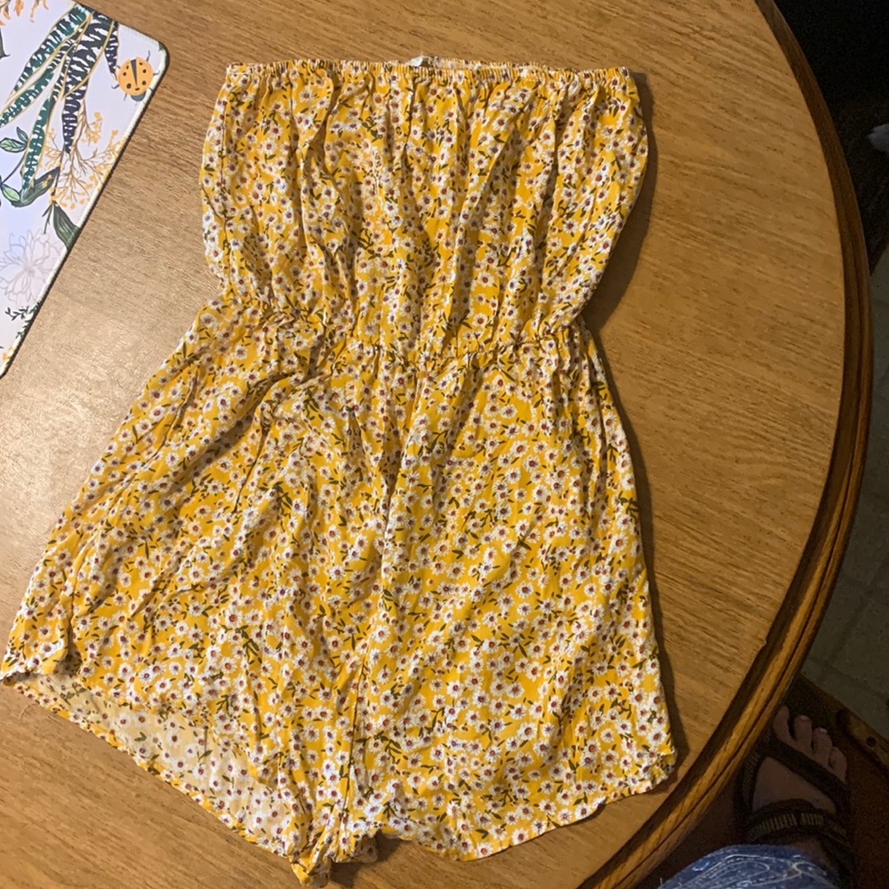 Romper cutie summer cool and comfy! Yellow flowers!!